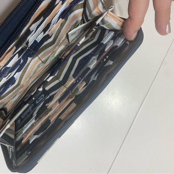 Lug wallet. - Picture 2 of 2